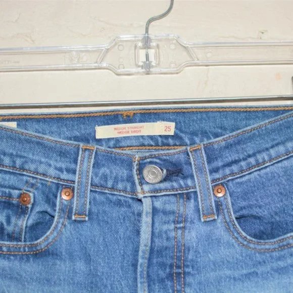 Levi's Wedgie Straight Jeans - Picture 6 of 8
